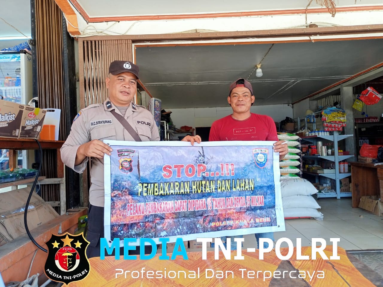 Bhabinkamtibmas Polsek Kuala Behe Beri Himbauan Pencegahan Karhutla Kepada Warga