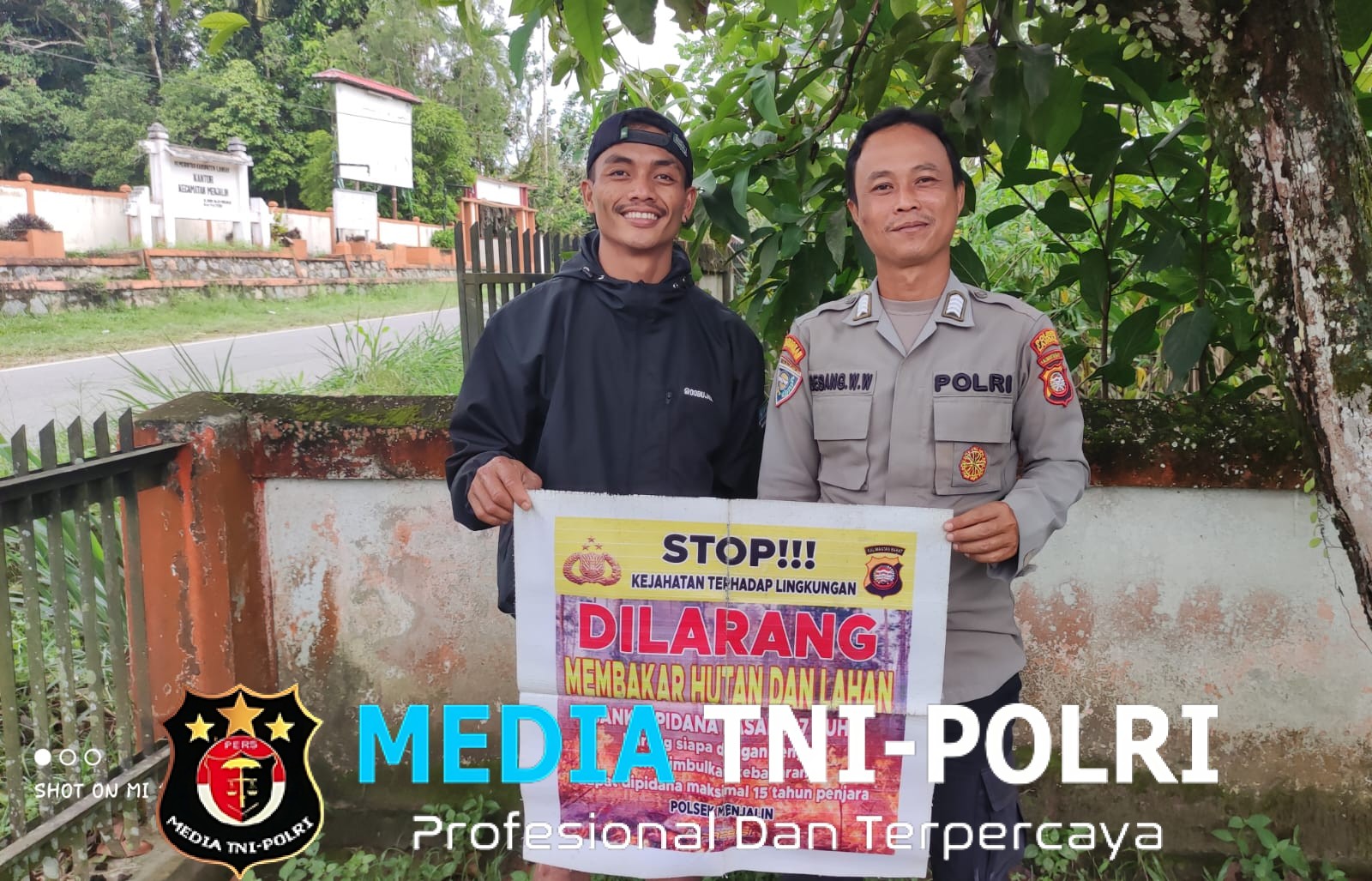 Bhabinkamtibmas Polsek Menjalin Gencarkan Patroli dan Himbauan Karhutla di Desa Menjalin