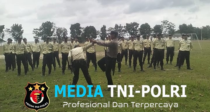 Tingkatkan Profesionalisme, Sat Binmas Polres Mesuji Gembleng Satpam PT SIP dengan Beladiri dan Dril Tongkat