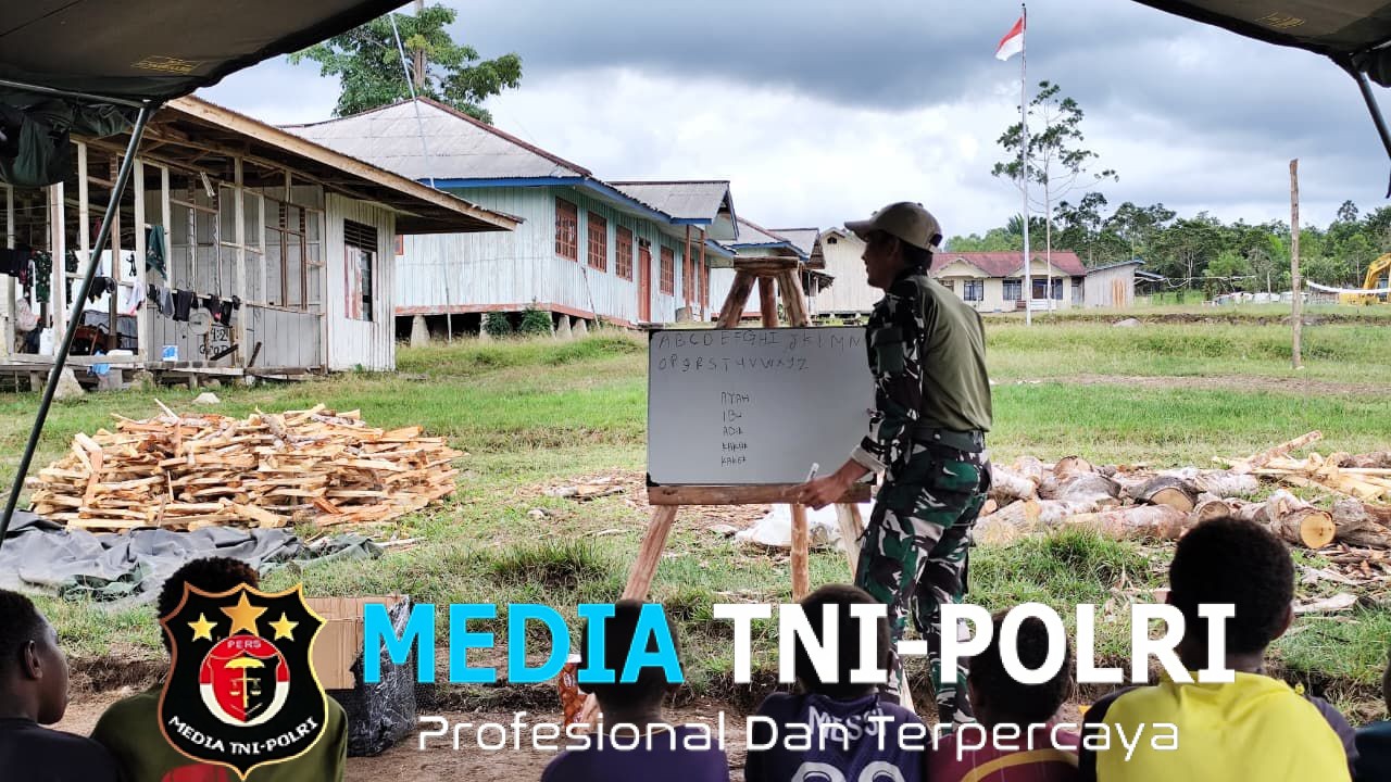 Pos Tarub Satgas Yonif 751/VJS Gelar Kelas Calistung di Lapangan Serba Guna Bekali Anak Perbatasan, Bangun Generasi Papua Lebih Maju