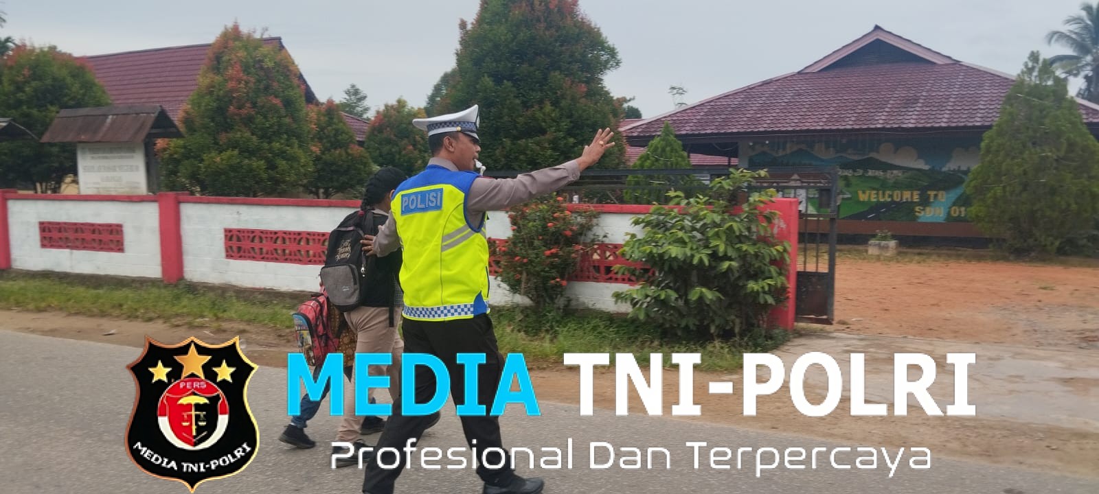 Bripka Albasit Laksanakan Strong Point Pagi di SD Negeri 01 Karangan