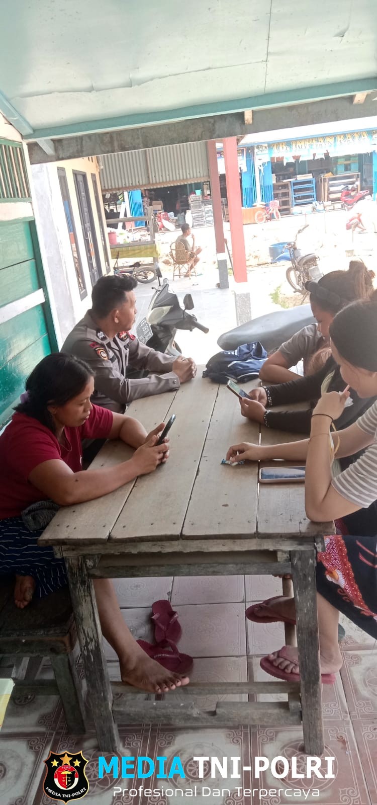 Kedekatan Polisi dan Warga Terjalin Hangat, Duduk Bersama Sampaikan Himbauan Kamtibmas