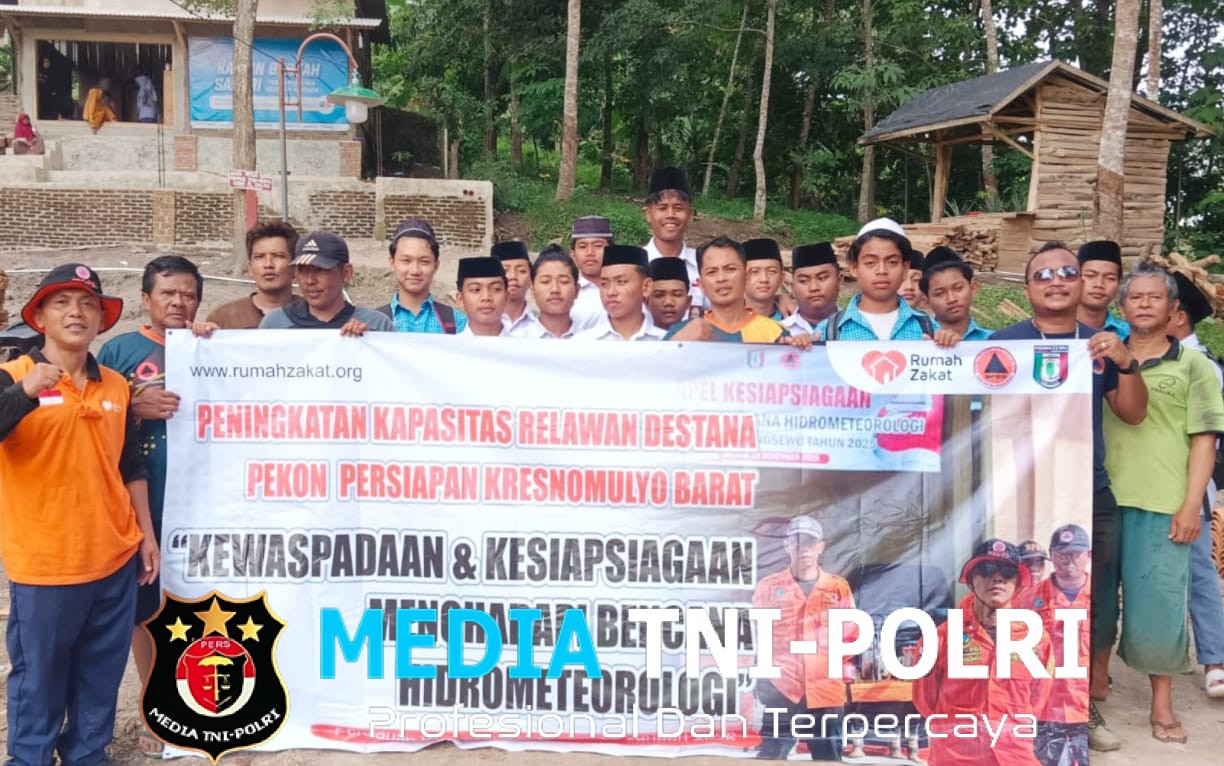 Sebagai bentuk Kewaspadaan dan Kesiapsiagaan, Destana Yogyakarta Selatan dan Kresnomulyo Barat Laksanakan Penebang Pohon yang Membahayakan