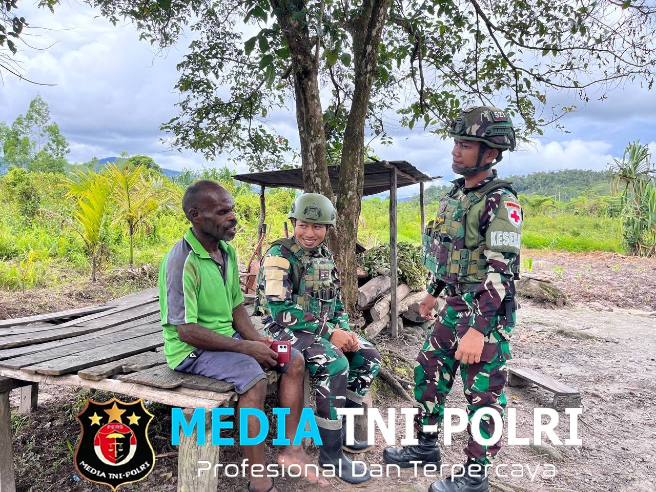 Anjangsana ke Rumah Warga, Satgas Yonif 521/DY Dengarkan Aspirasi dan Keluhan Warga di Kampung Pirip