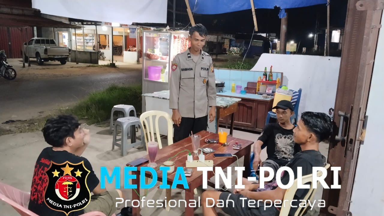 Dengan Senyum dan Sapa, Polisi Rangkul Pemuda Jaga Keamanan Malam Hari