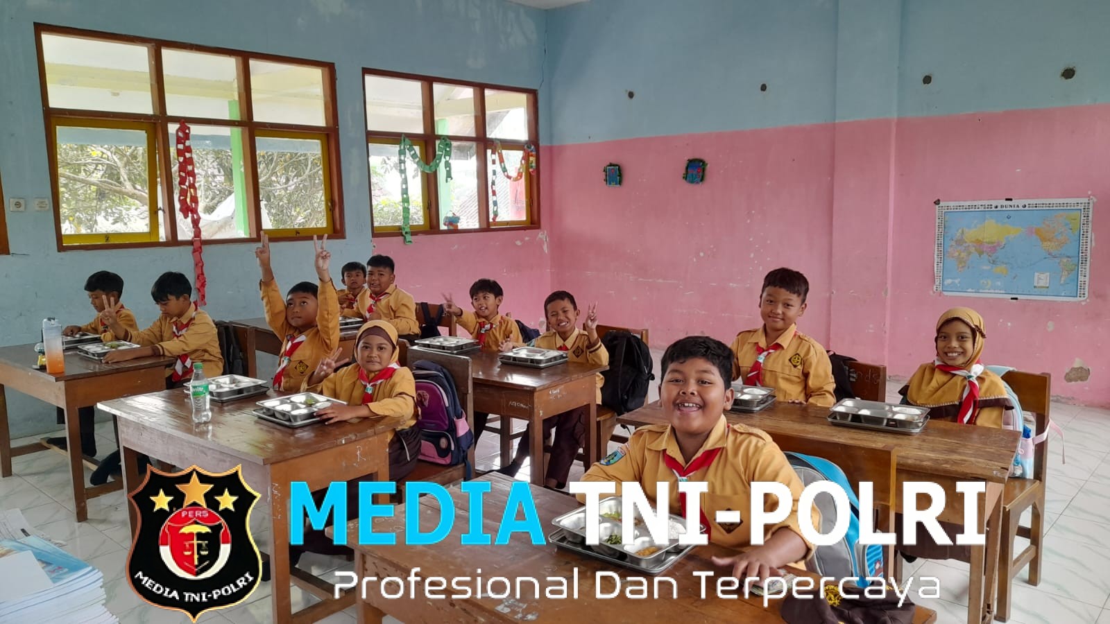 MBG Desa Putukrejo Hari Ke-5 Berjalan Lancar, Siswa Tumpakrejo Tampak Senang dan Antusias