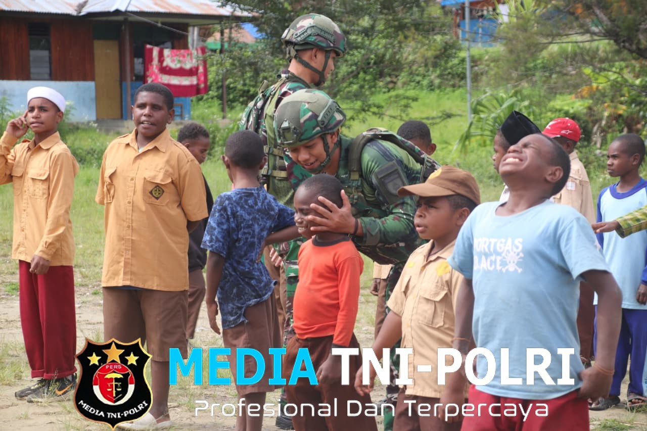 Binter TNI Kesadaran Berbagi Ilmu Satgas Yonif 521/DY Wujudkan Anak Papua Cerdas di Distrik Walesi