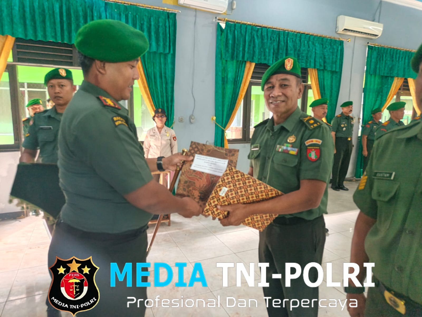 Komandan Kodim 1015/Sampit Pimpin Upacara Pelepasan Wisuda Purnawira dan Wisuda Purna Tugas