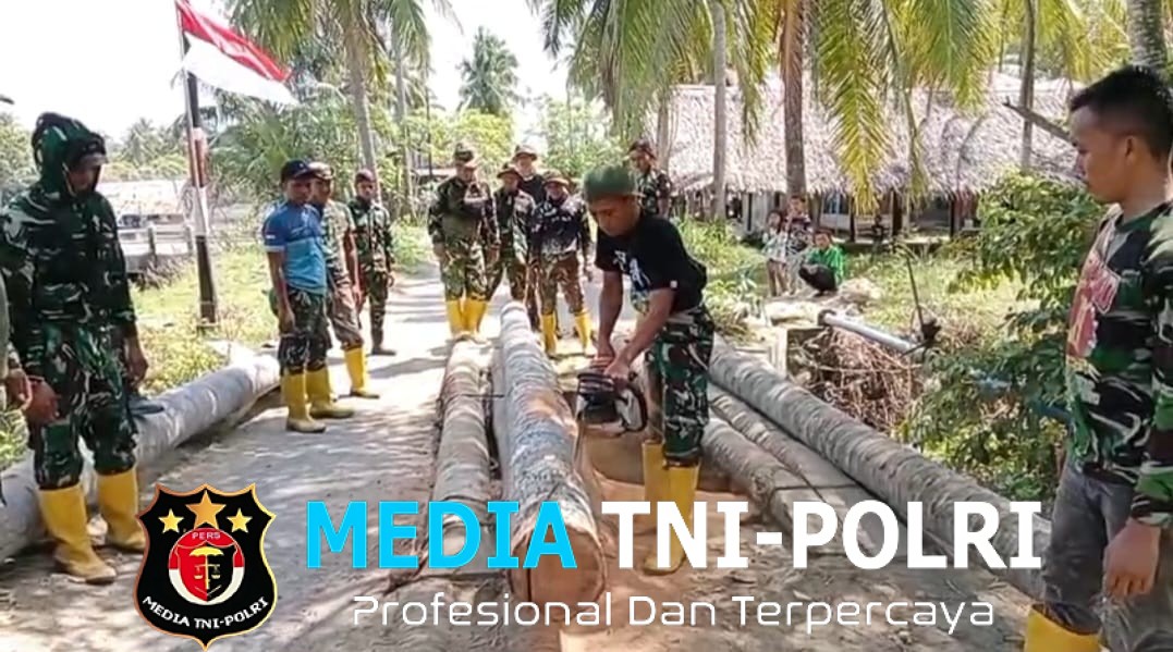 Akses Warga Kembali Terhubung, TNI Perbaiki Jembatan Rusak di Bluka Teubai