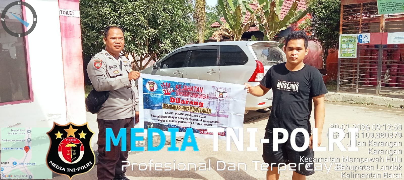 Dengan Menggunakan Banner, Personel Polsek Mempawah Hulu Ajak Warga Tidak Melakukan Pembakaran Hutan dan Lahan