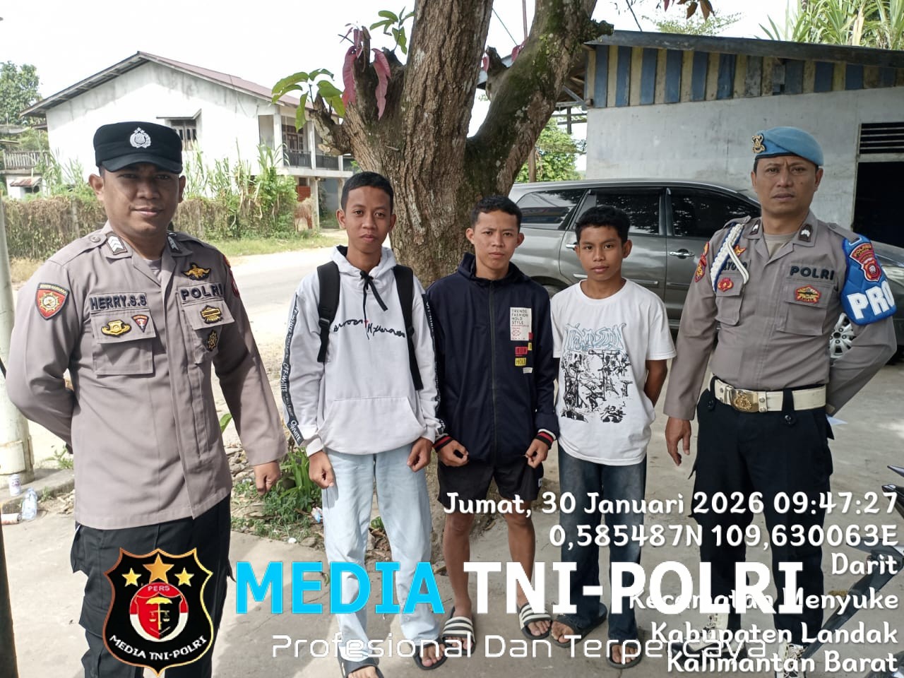 Samapta Polsek Menyuke Rutin Laksanakan Patroli Siang Hari Di Desa Darit