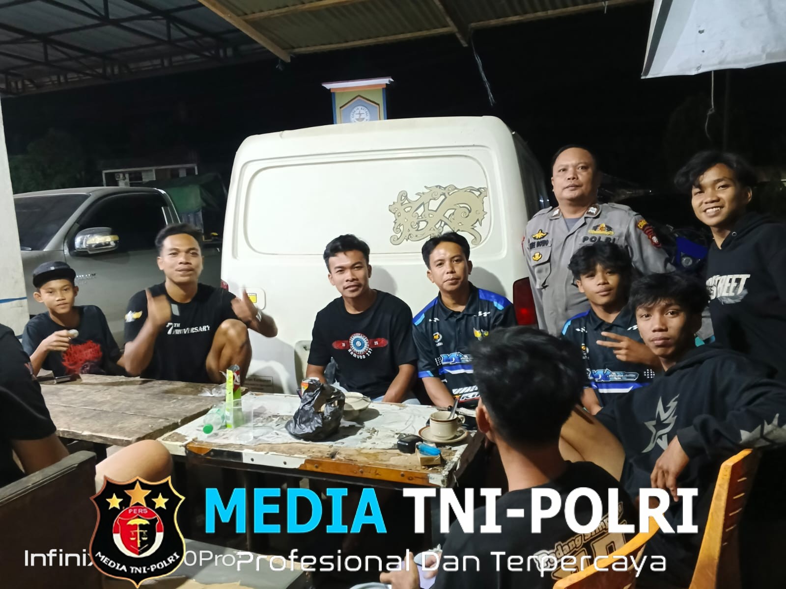 Hangatnya Kebersamaan Polisi dan Warga Saat Patroli Malam di Sengah Temila