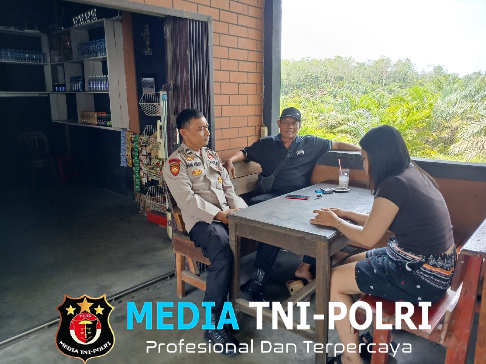 Polisi dan Warga Menyatu dalam Kebersamaan, Kehangatan Jumat Penuh Makna