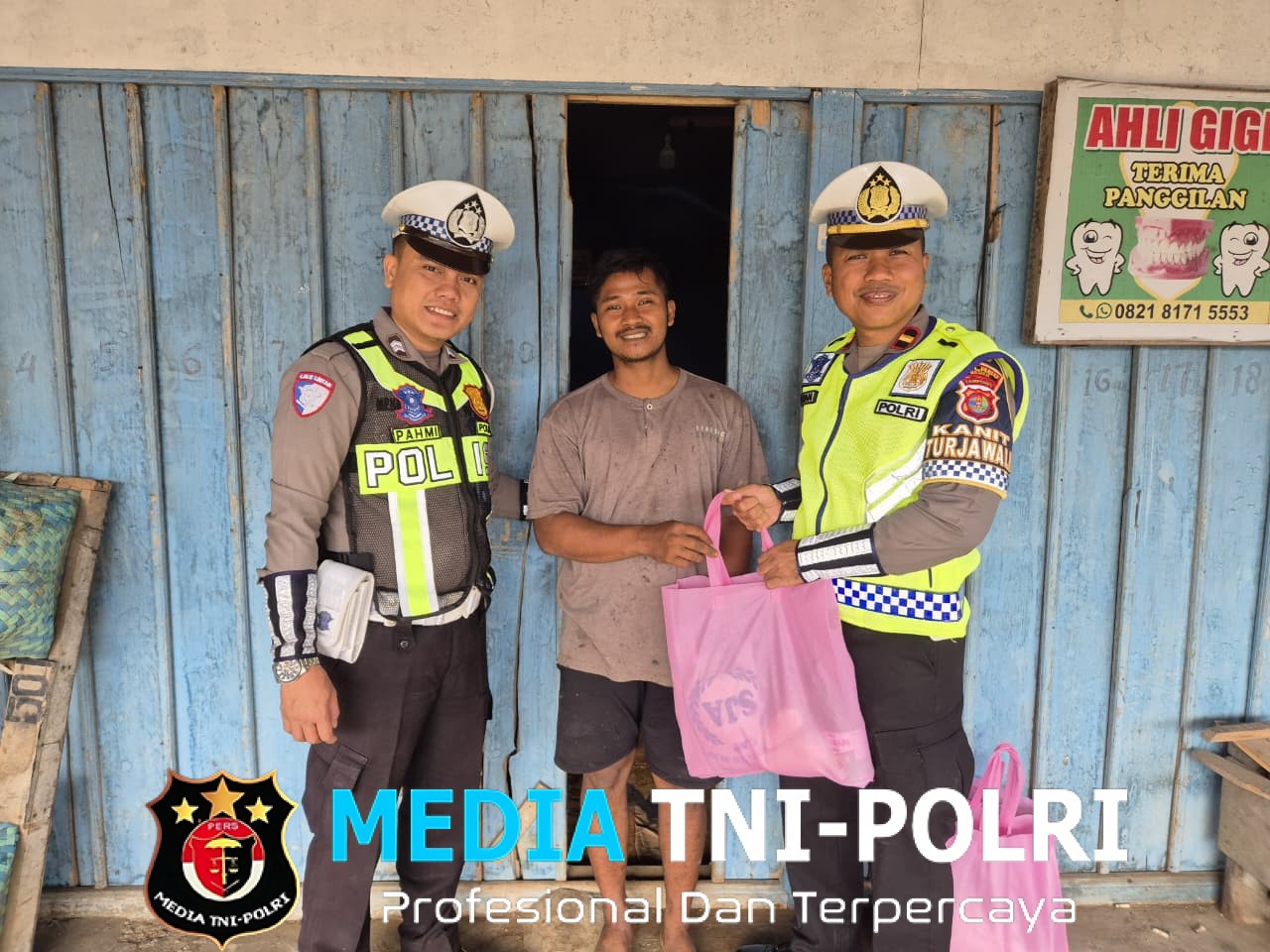 Wujud Kepedulian, Sat Lantas Polres Mesuji Rutin Gelar Aksi Sosial Jumat Berkah