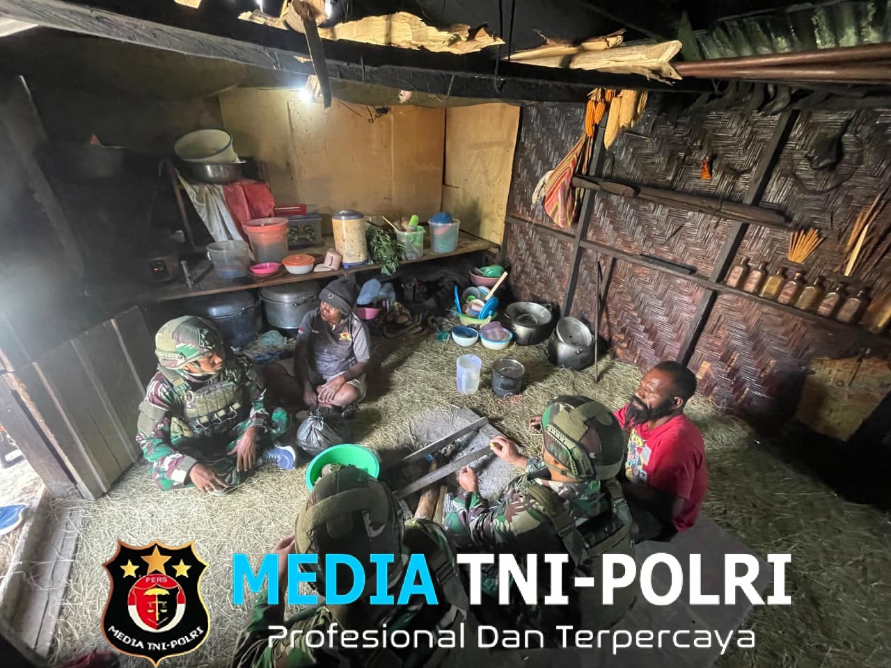 Binter TNI Merajut Kasih Satgas Yonif 521/DY Anjangsana ke Tokoh Masyarakat di Distrik Bolakme