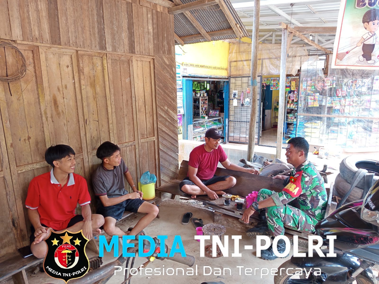 Babinsa Koramil 1015-10/Telaga Pulang Ciptakan Keakraban dengan Warga Binaan Melalui Komsos