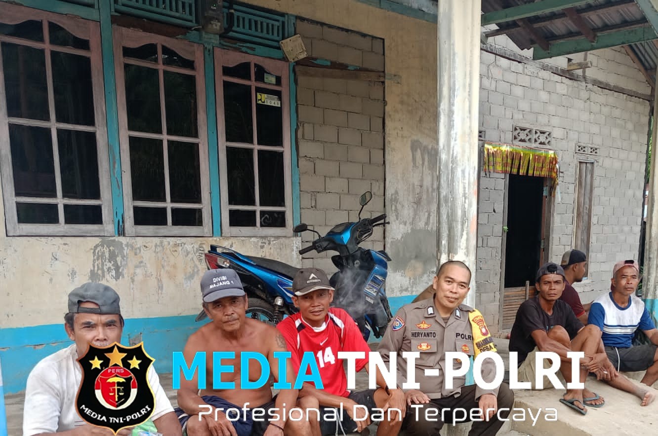 Tak Sekadar Patroli, Polisi Bangun Kedekatan Lewat Canda dan Dialog Bersama Warga