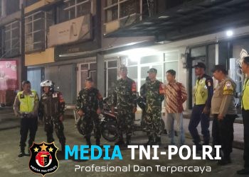 Sinergitas TNI–Polri, Polsek Setu Bersama Koramil 06 Laksanakan Patroli Malam