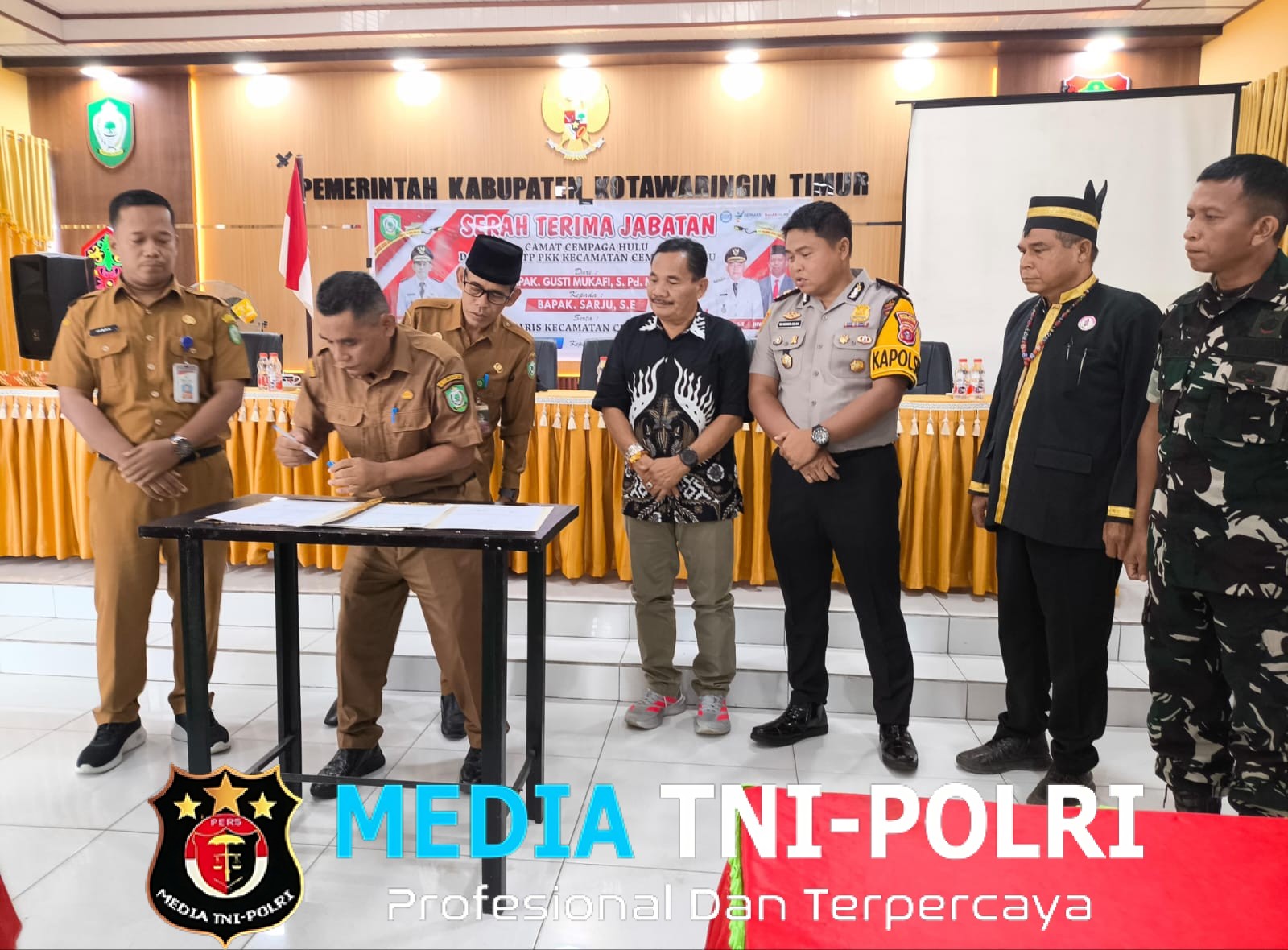 Babinsa Koramil 1015-06/Cempaga Menghadiri Acara Sartijab Camat Cempaka Hulu