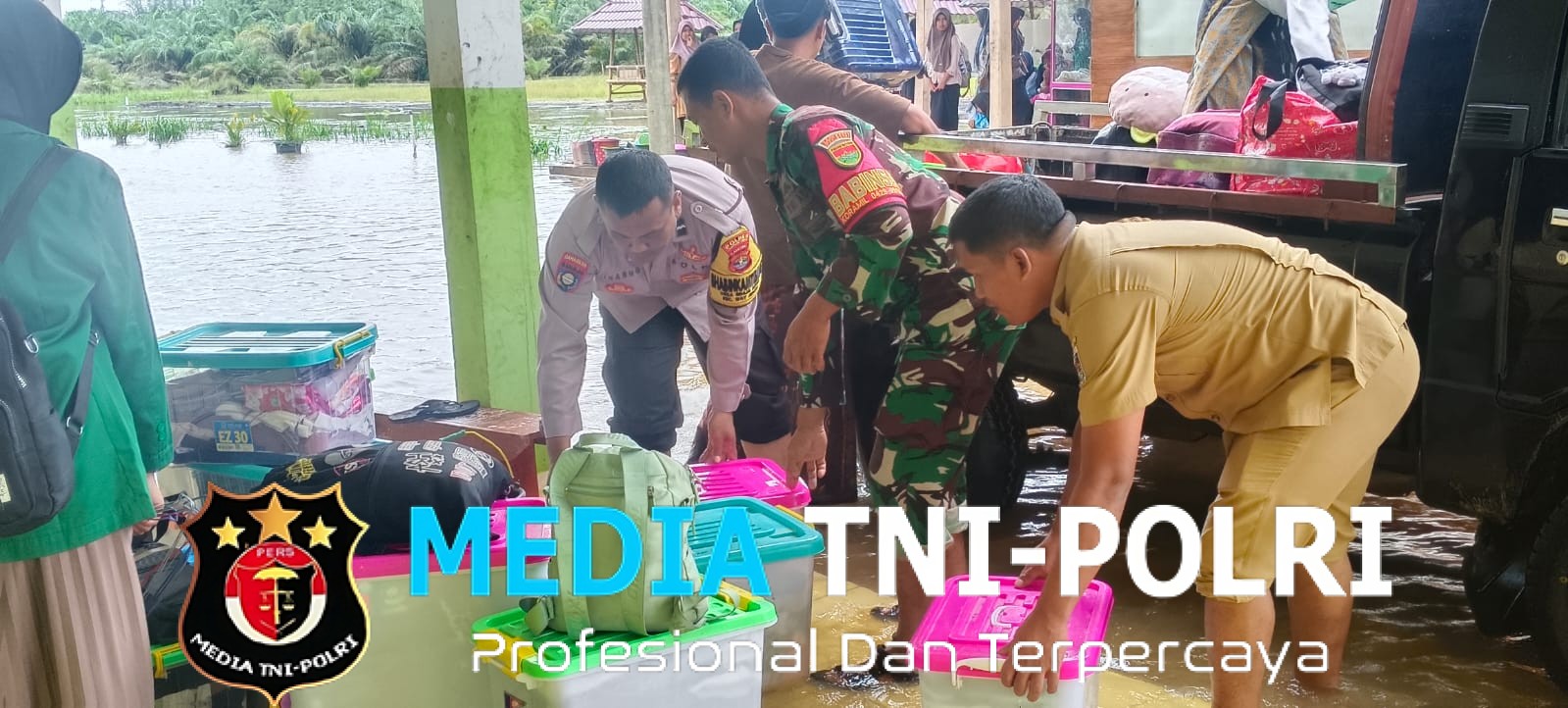 Tim Satgas Tanggap Bencana Polres Lampung Timur Respon Cepat Banjir di Pondok Pesantren Darusalamah