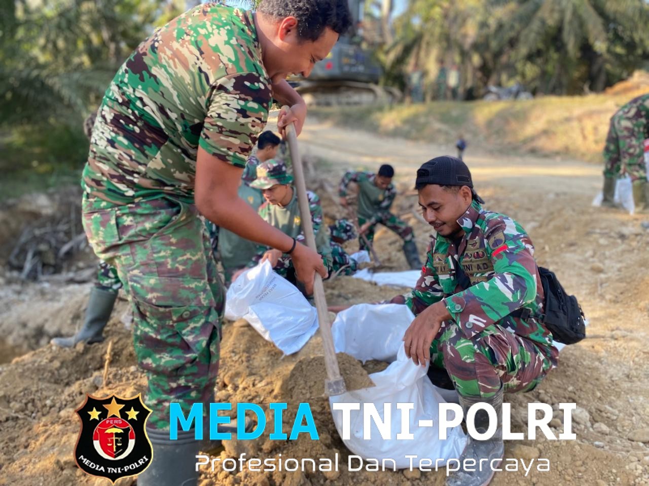 TNI Bahu-Membahu Bangun Jembatan Bailey, Pulihkan Akses Alue Leuhob – Bukit Hagu