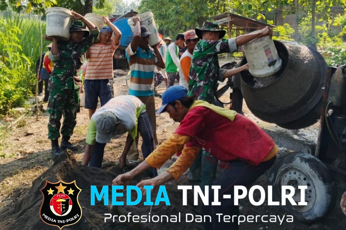 Babinsa Usahakan Membantu Pembangunan Jalan Desa untuk Memudahkan Akses Transportasi