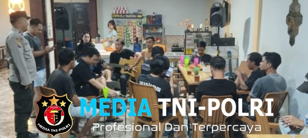 Pendekatan Humanis Polisi, Patroli Malam Diisi Dialog Santai Bersama Warga