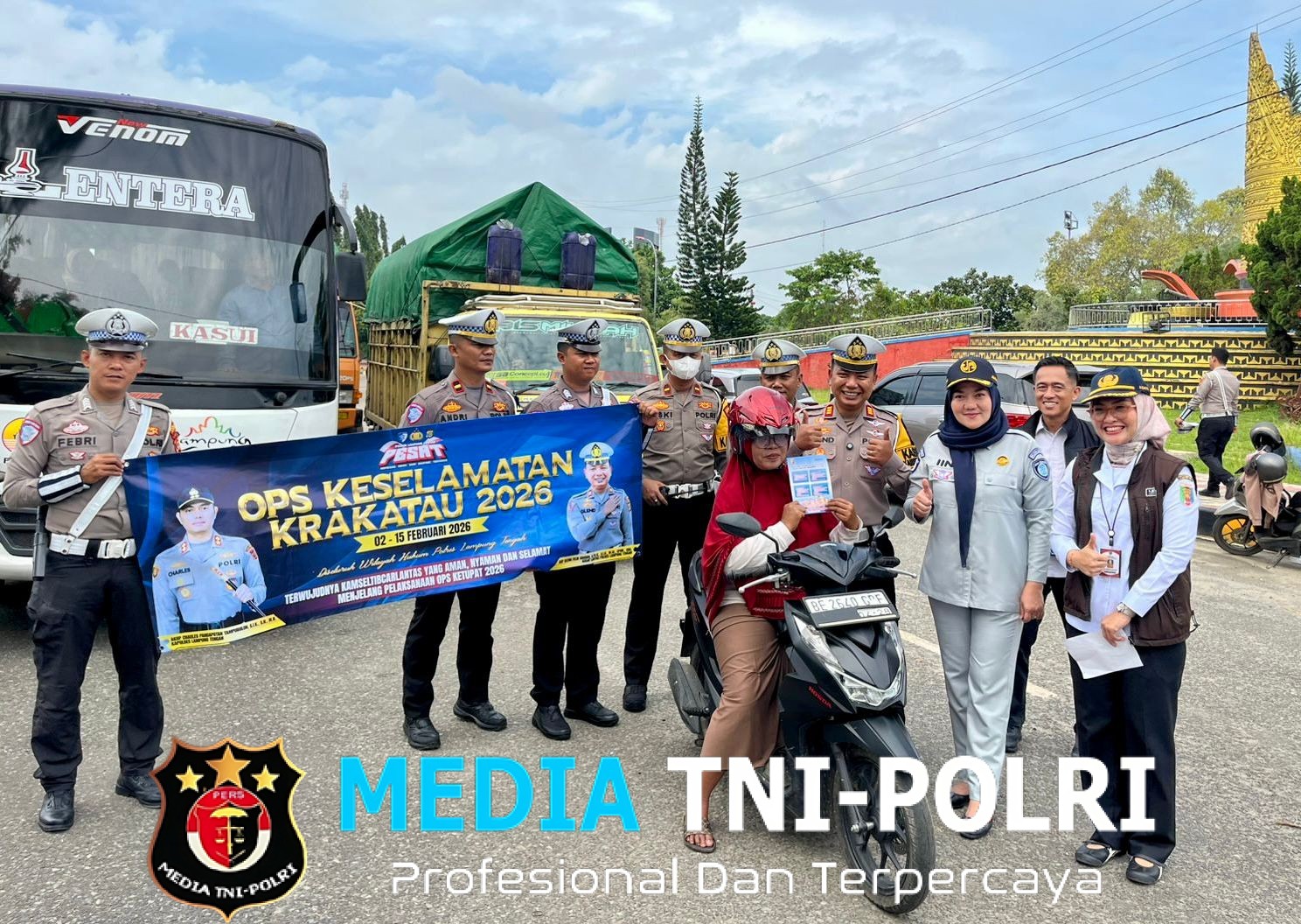Hari Ketiga Ops Keselamatan Krakatau 2026, Polantas Lampung Tengah Bagikan Helm dan Pamflet Keselamatan