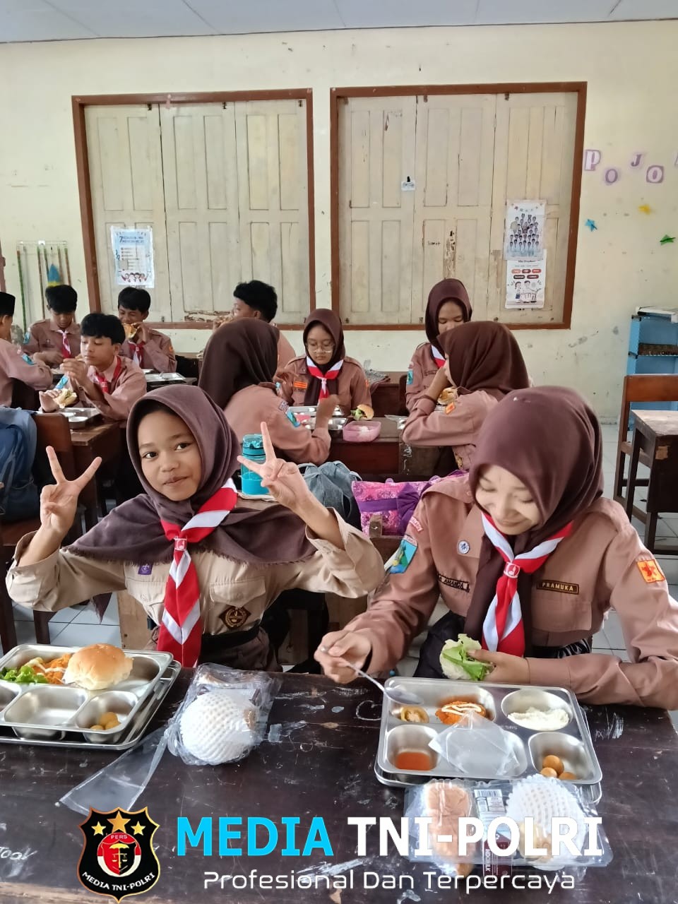 Siswa Siswi SMPN 1 Donomulyo Antusias Nikmati Menu MBG Bergizi, Jumat 06 Februari 2026