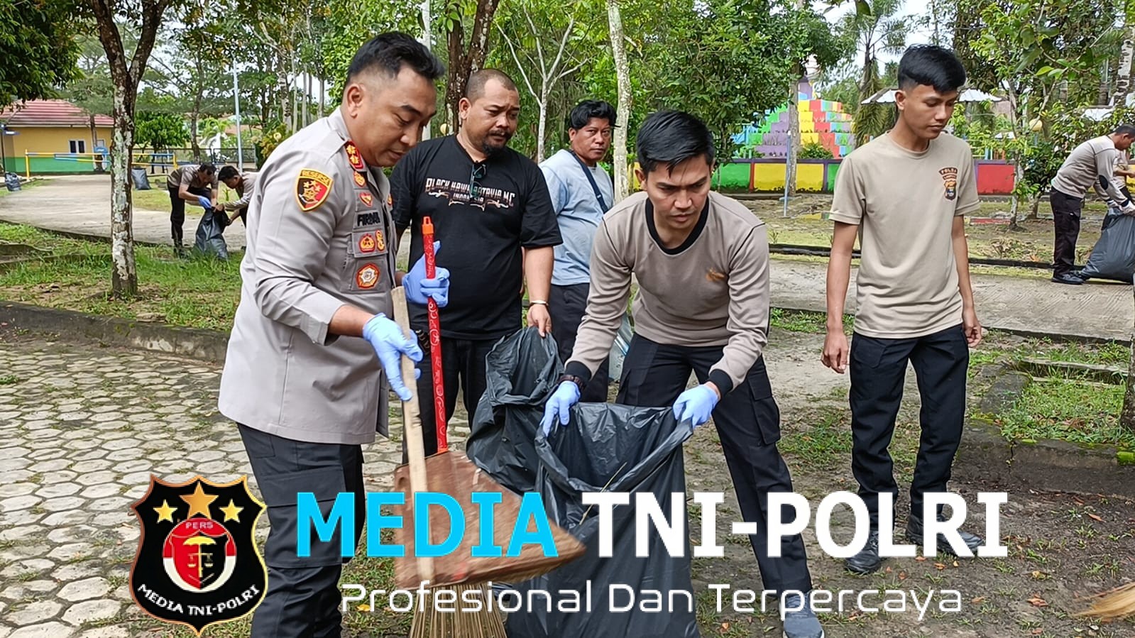 Dukung Program ASRI Presiden Prabowo, Kapolres Mesuji Pimpin Aksi Bersih di Taman Kehati