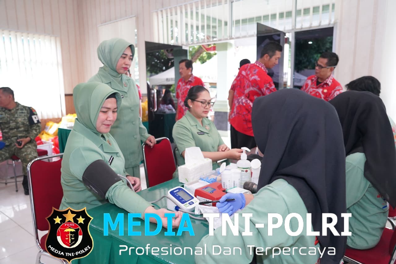 ”Setetes Darah, Sejuta Harapan” Persit KCK Koorcabrem 043 Himpun 150 Kantong Darah di HUT ke-80