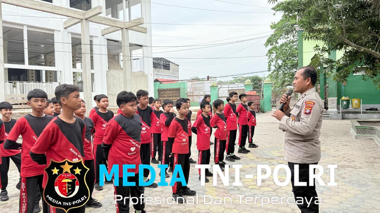 Satbinmas Polres Kotim memberikan Materi Latihan Keterampilan Baris Berbaris (LKBB)