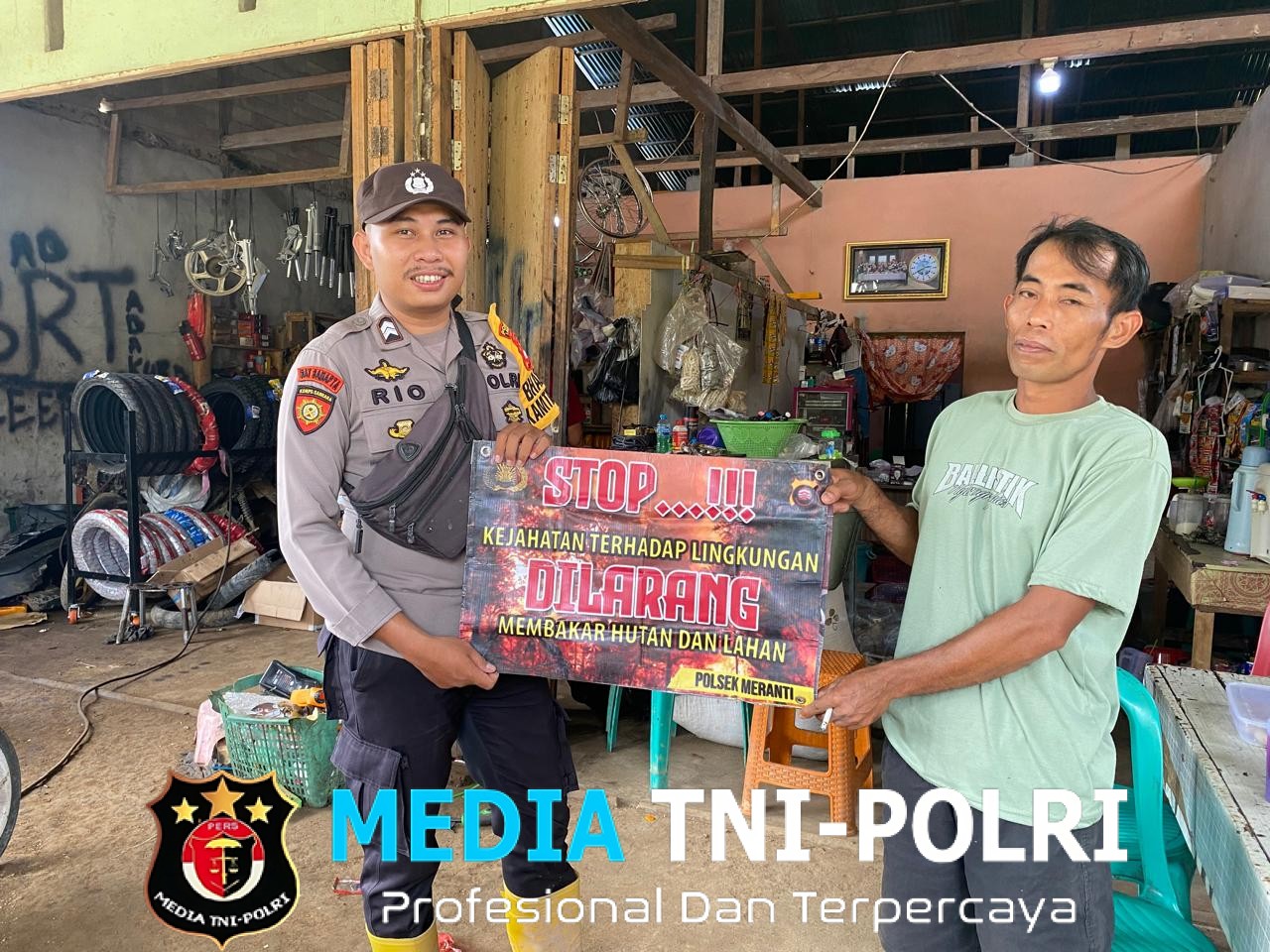 Cegah Karhutla, Bhabinkamtibmas Polsek Meranti Turun Langsung Himbau Warga Stop Pembakaran Lahan