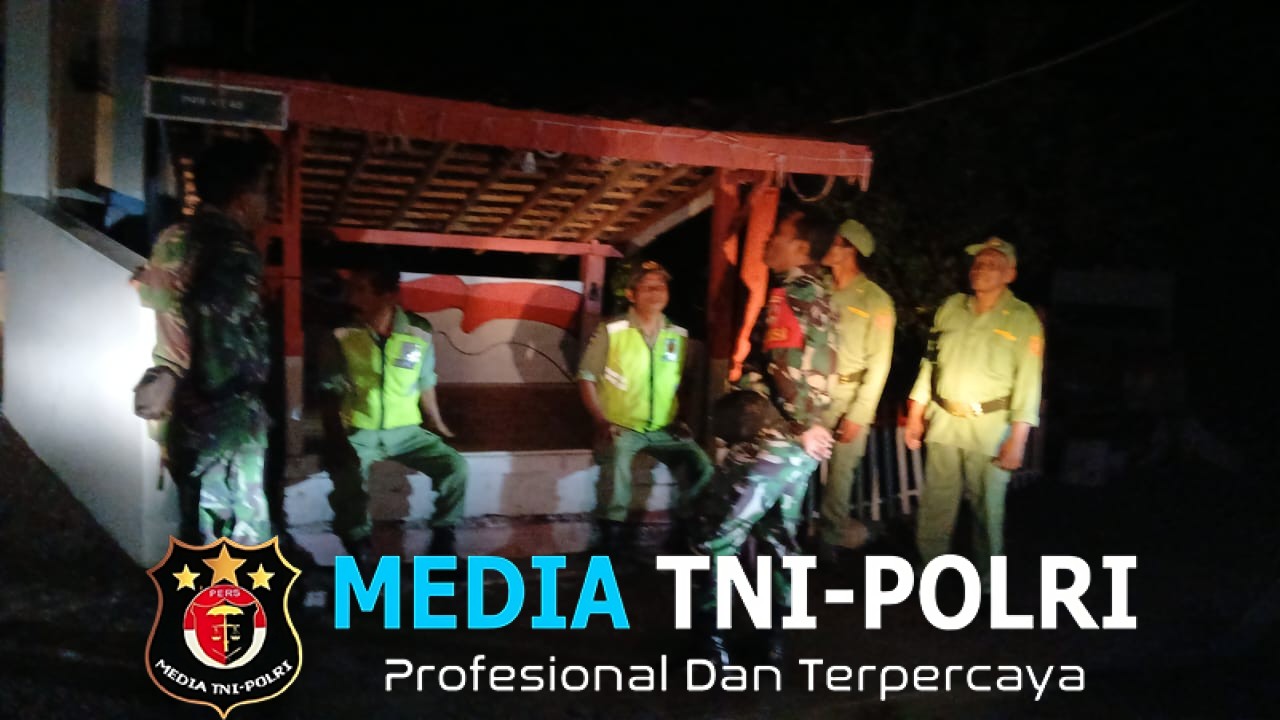 Babinsa dan Warga Klewor Perkuat Siskamling, Ciptakan Kamtibmas Kondusif