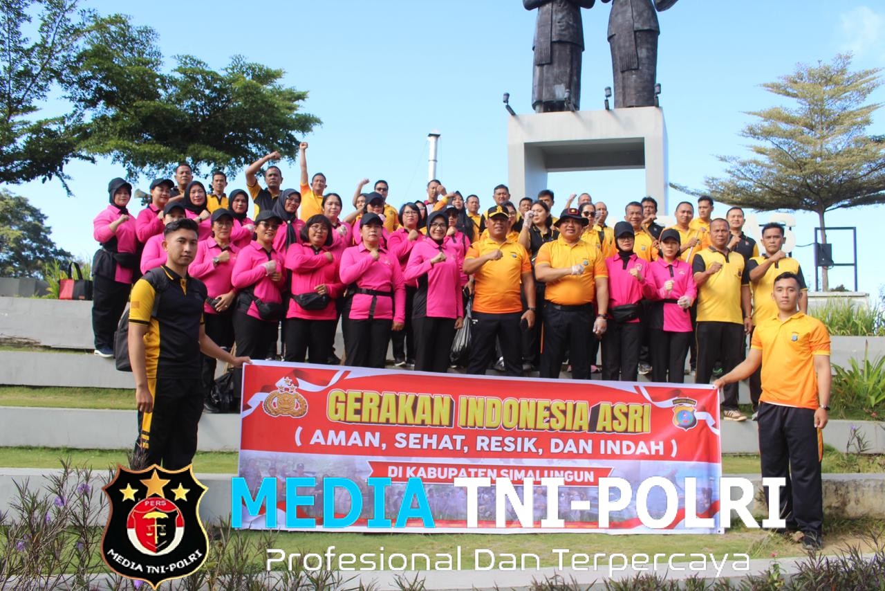 Gerakan Indonesia ASRI di Parapat! Kapolres Simalungun Pimpin Ratusan Personel Bersihkan Kawasan Wisata Danau Toba