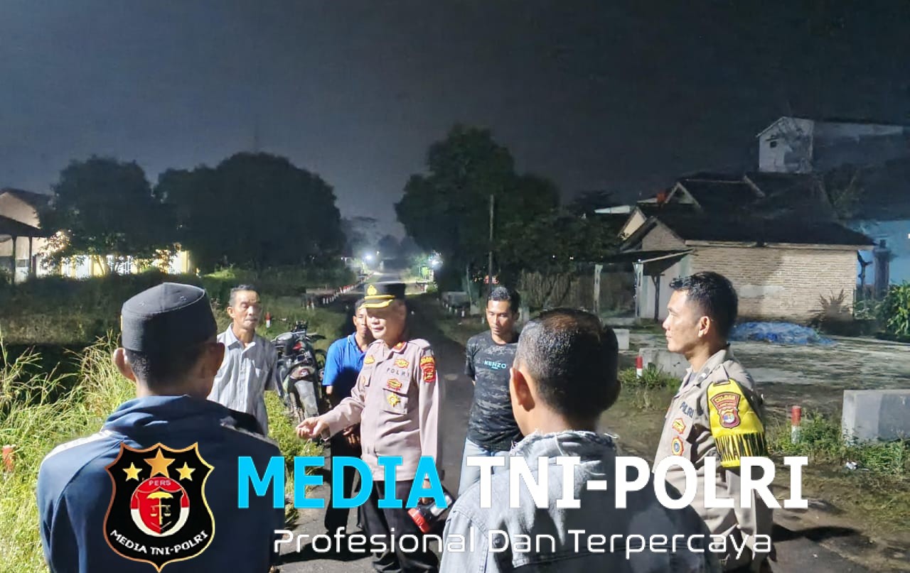 Kapolsek Tulang Bawang Tengah Pimpin Patroli dan Pengawasan Siskamling, Wujudkan Keamanan Kondusif di Tiyuh