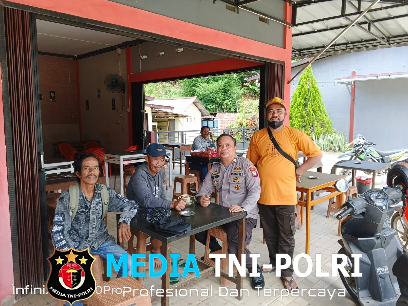 Pendekatan Humanis, Polisi Sapa Warga dengan Cara Santai