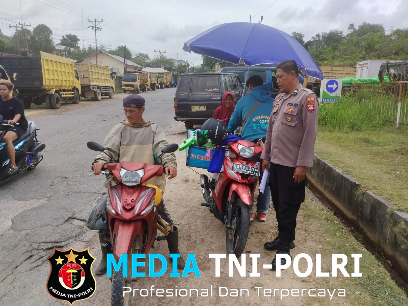 Polisi Menyapa Warga di Jalan, Patroli Siang Jadi Sarana Himbauan Kamtibmas