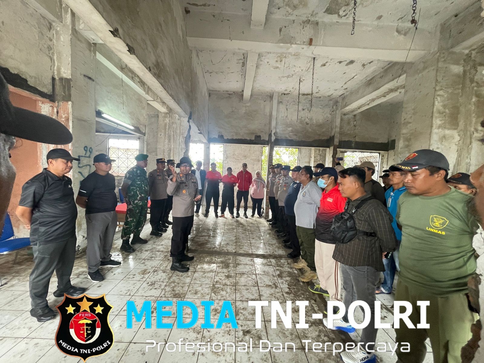 Sinergi Tiga Pilar Bersihkan Pasar Serang Cikarang Selatan, Polisi dan TNI Turun Langsung