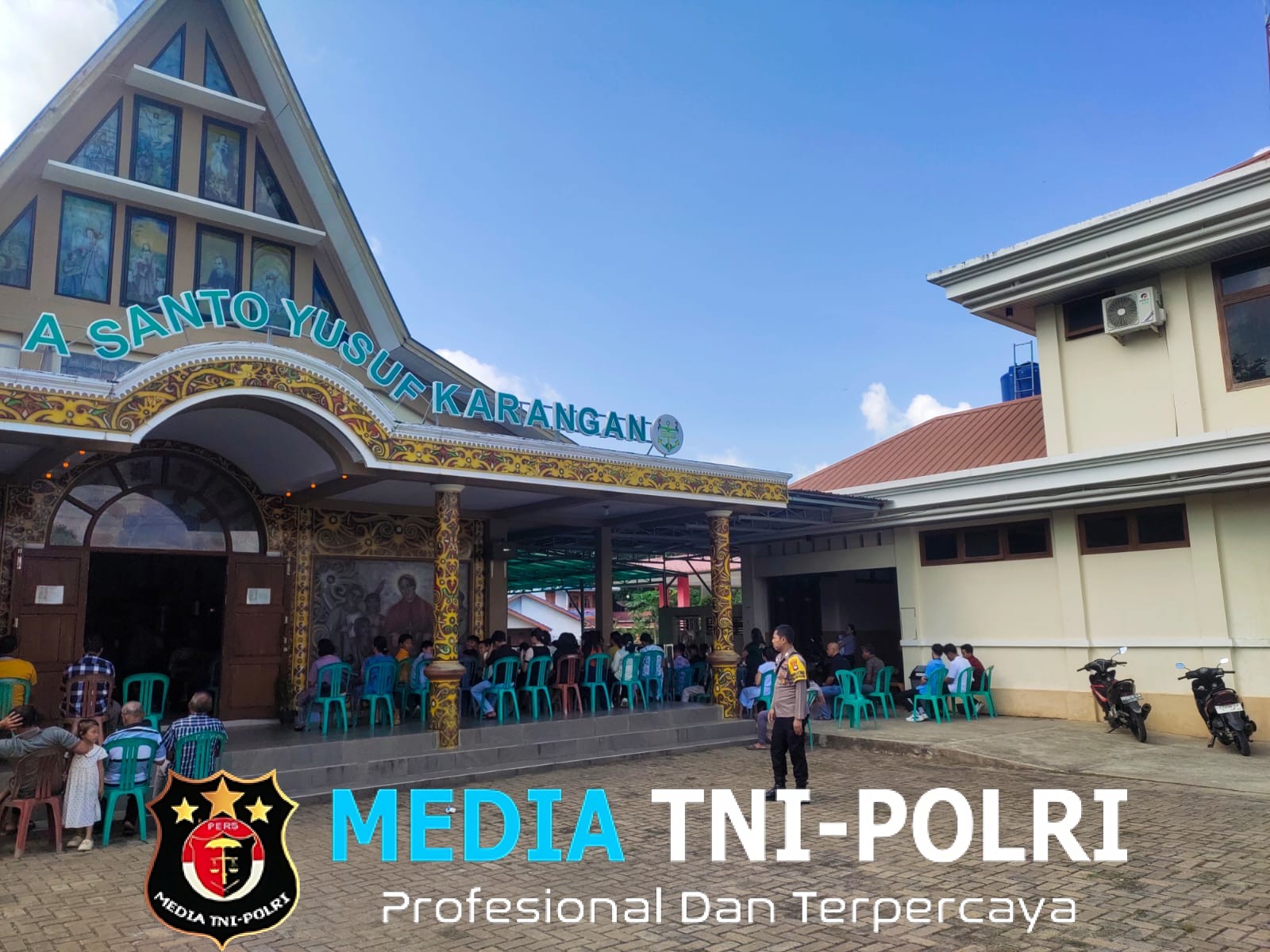 Personel Polsek Mempawah Hulu Amankan Ibadah Misa Minggu Pagi