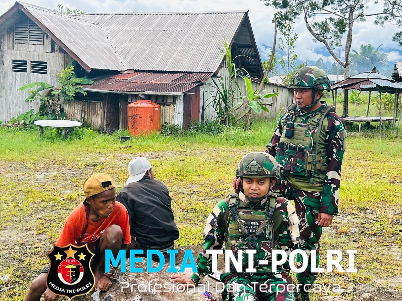 Binter Meringankan Beban Masyarakat Satgas Yonif 521/DY di Distrik Apalapsili