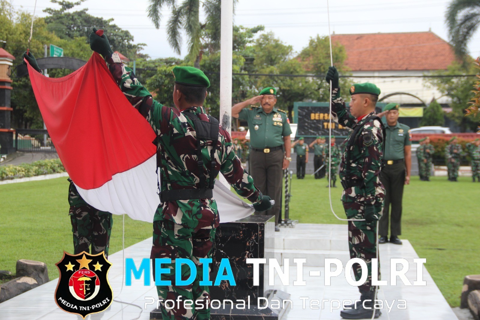 Prajurit dan PNS Kodim Giat Laksanakan Upacara Bendera