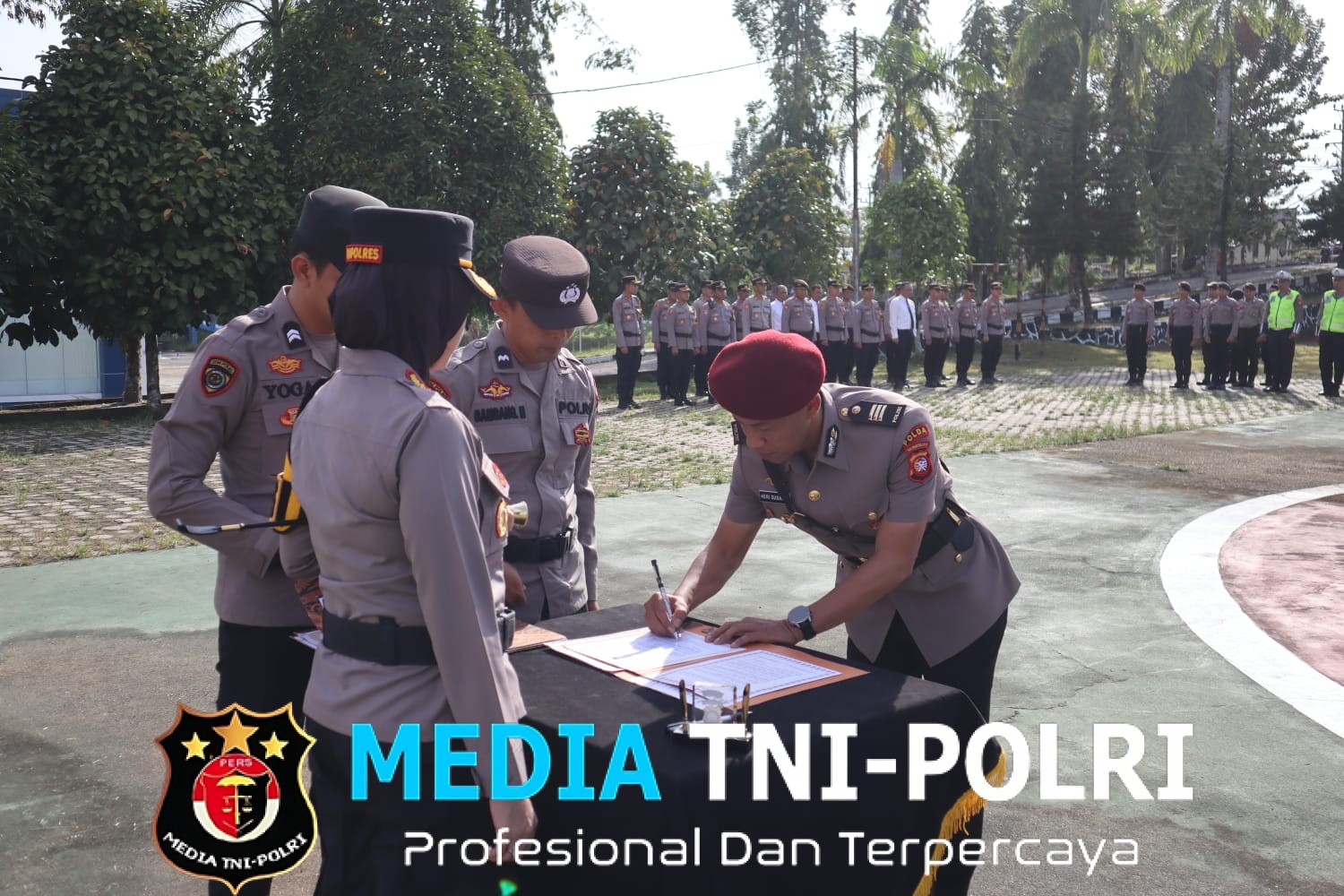 Polres Landak Gelar Upacara Sertijab Sejumlah Pejabat Utama, Kapolres Tekankan Profesionalisme dan Loyalitas