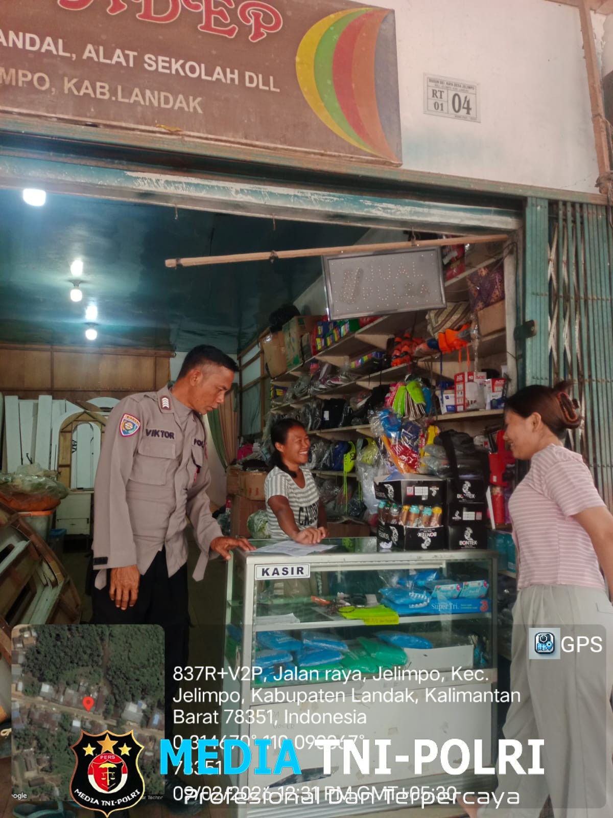 Personil Polsubsektor Jelimpo Aipda Victorius Berdialog Bersama Masyarakat Untuk Memberikan Pesan Kamtibmas