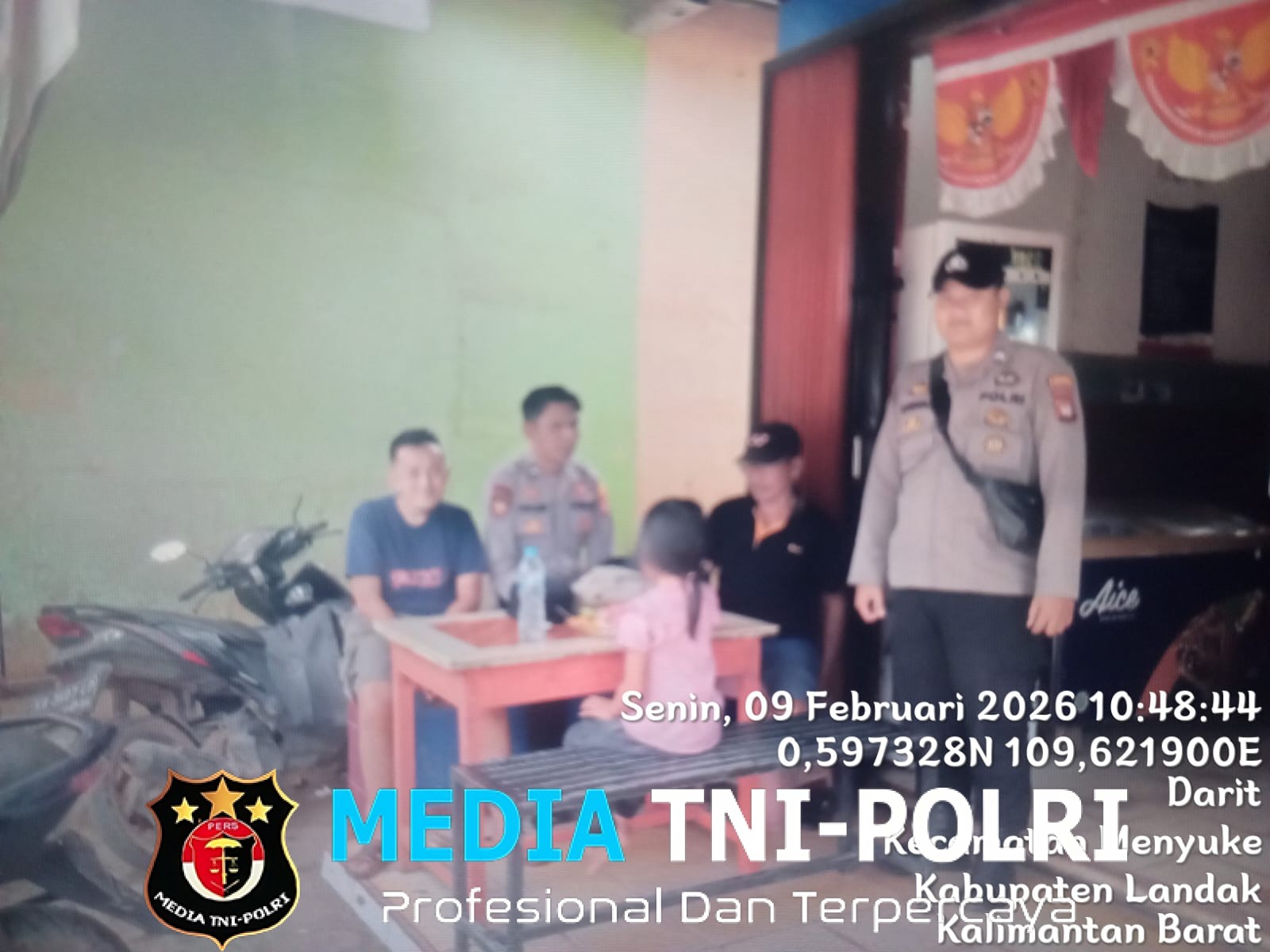 Patroli Siang Hari Samapta Polsek Menyuke Berikan Imbauan Kamtibmas Kepada Warga