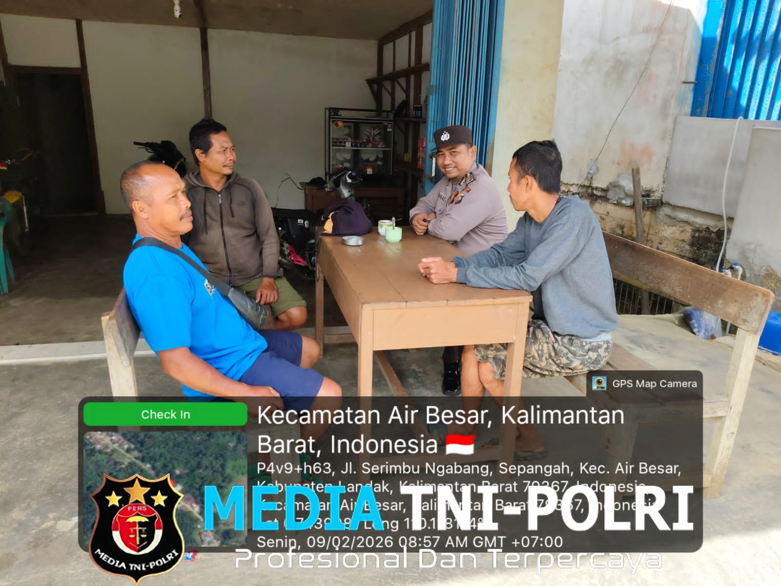 Patroli Preventif, Polsek Air Besar Sampaikan Imbauan Kamtibmas kepada Warga