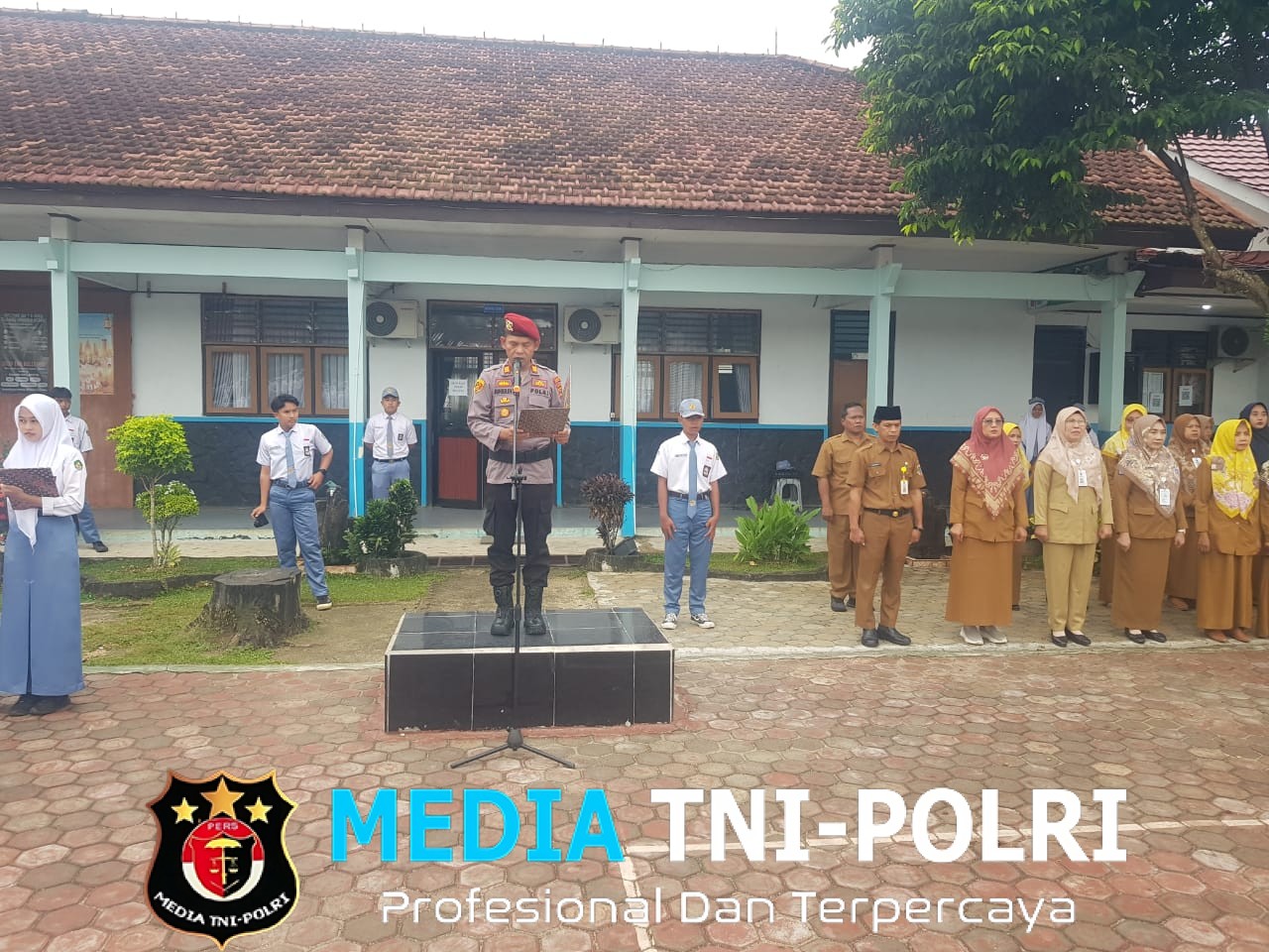 Police Go to School, Kasat Reskrim Polres Tulang Bawang Barat jadi Inspektur Upacara di SMAN 1 Tulang Bawang Tengah