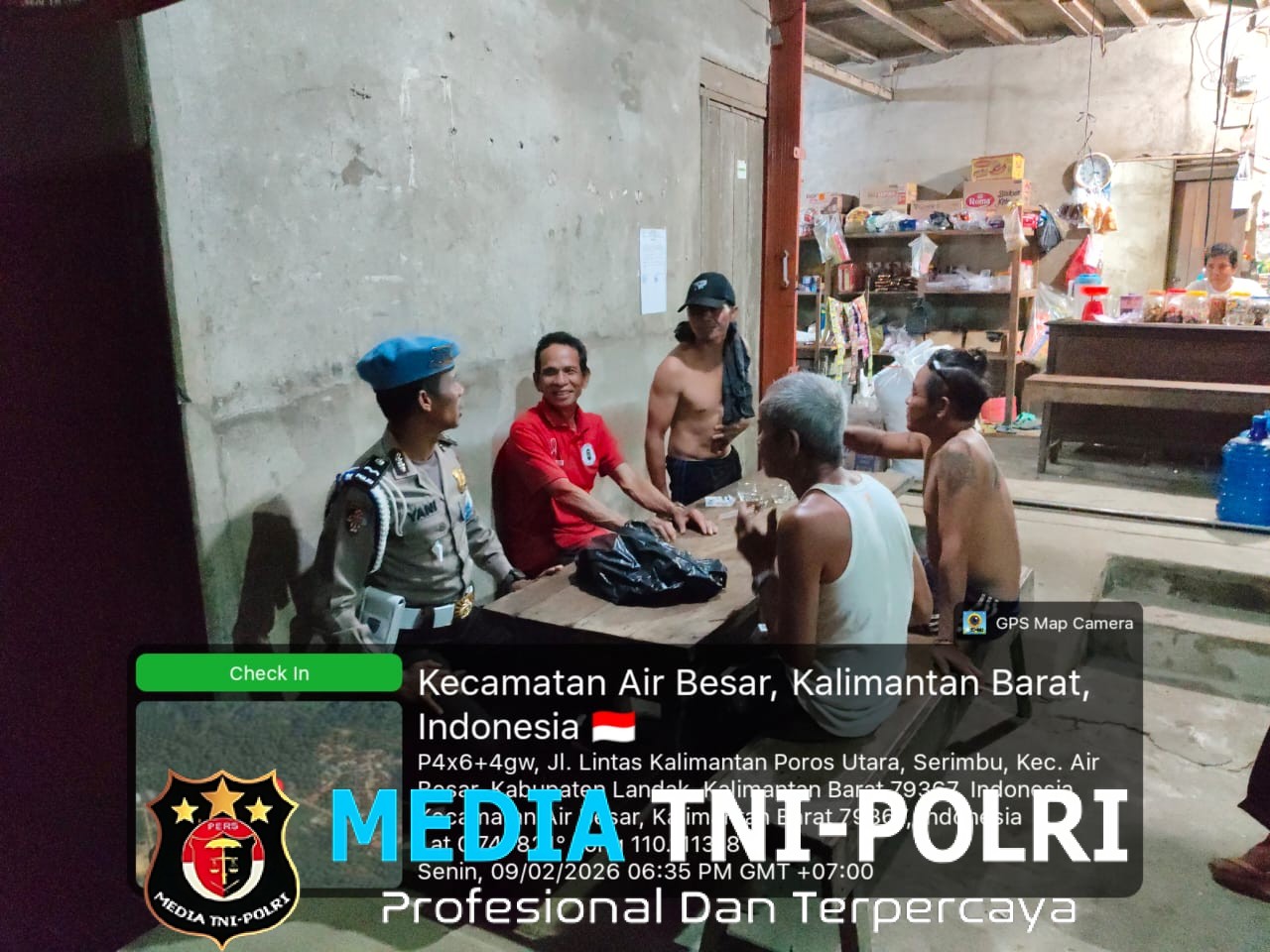 Patroli Malam, Polisi Hadir di Tengah Masyarakat Cegah Kejahatan di Air Besar