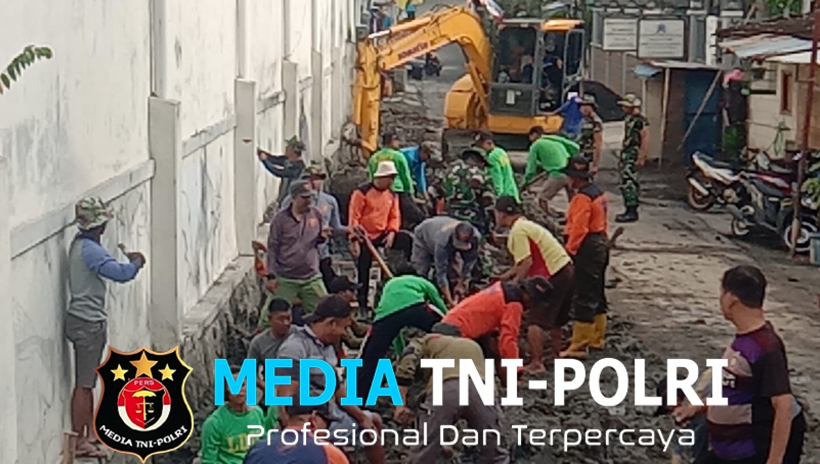 Anggota Satgas TMMD, Ormas, Linmas & Masyarakat Tancap Gas Kerjakan Perbaikan Saluran Air