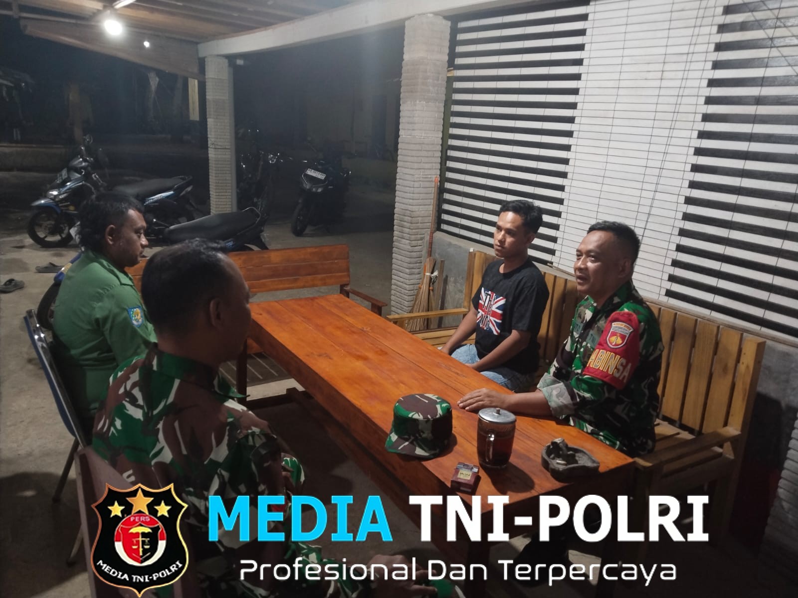 Wujud Sinergi , Koramil 17/Sidoharjo Bersama Linmas Giatkan Warga Untuk Siskamling